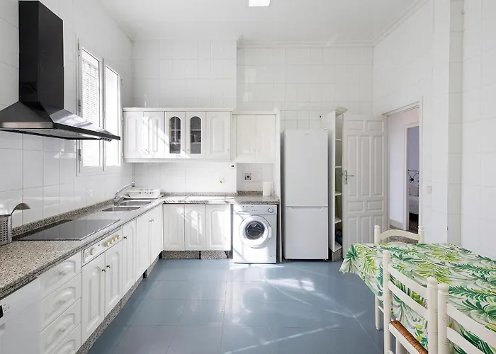 Lovely Home In Sevilla With Kitchenette